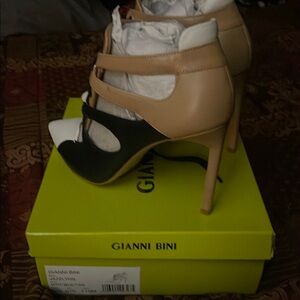 Gianni Bini Black and Cream Strappy Heels